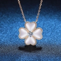 Collana in argento S925 con ciondolo a quadrifoglio in madreperla bianca e moissanite - Argento 925 / Oro Champagne (Strass 4mm)