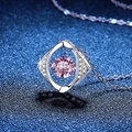Collana in argento 925 con moissanite viola da 1 carato e cornice di diamanti su sfondo scuro - Argento 925 / Moissanite Rosa (1 Carato)