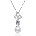 Elegante collana in argento sterling 925 con ciondolo moissanite e perla bianca tonda - Argento 925 / Argento (Pietra di Carbonio + Perla d'Acqua Dolce)