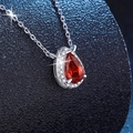 Collana in argento S925 con ciondolo a goccia di rubino e alone di cristalli - Argento 925 / Rubino Coltivato (5*8mm)