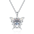 Collana a farfalla in argento sterling S925 con moissanite e perle su sfondo bianco - Stile Zirconi Bianchi