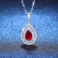 Collana in argento con ciondolo a goccia di rubino rosso e doppia cornice di diamanti lucidi - Argento 925 / Rubino di Laboratorio (Colore Argento)