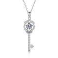 Elegante colgante de llave en plata 925 con una moissanita brillante en forma de corazón - Plata 925 / Piedra de alto carbono de 5mm
