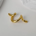 Ear cuff minimalista de plata S925 dorada con diseño espiral y acabado pulido - Plata 925 / Chapado en Oro de 18K (Pieza única)