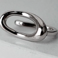 Minimalistischer S925 Sterlingsilber Ohrclip unregelmäßig hohl oval poliert - 925er Silber / Weißgold (Einzeln)