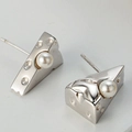 Pendientes asimétricos de queso en plata S925 con perlas blancas para mujer - Plata 925 / Bañado en Platino (Con Cierres de Plata)