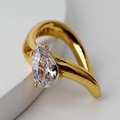 Pendiente de clip minimalista en plata S925 bañada en oro con circonita forma de pera - Plata 925 / Chapado en Oro de 18K (Pieza única)