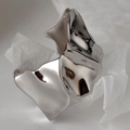 Minimalistischer S925 Sterlingsilber Ring mit flüssiger Metall Knitterfolien Textur - Verstellbare Größe 14 / Weißgold