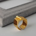 Minimalistischer goldener S925 Silberring mit strukturierter geometrischer breiter Form - Offene Größe 13 / 18K Gold