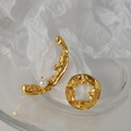 Orecchini a perno dorati irregolari con forma a mezzaluna e perla bianca elegante - Argento 925 / Oro 18K (Include Farfallina in Argento)