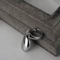 Anello a goccia minimalista in argento sterling S925 con finitura a specchio lucida - Misura Aperta 13 / Oro Bianco