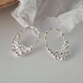 Pendientes minimalistas de plata de ley S925 con textura de lava irregular - Plata 925 / Plateado