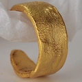 Handgefertigte goldene Ohrmanschette aus S925 Silber mit Vintage-Hammerschlag-Textur - 18K Gold