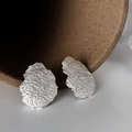 Orecchini a perno irregolari in argento sterling S925 con texture lucida - Argento 925 / Argento