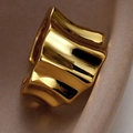 Minimalist wide gold ear cuff with wavy textured surface and mirror finish - Single Piece / 18K Gold