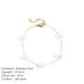 Detalle de la pulsera de acero inoxidable con perlas rosas de 5mm y cadena ajustable - 17+3cm / Dorado