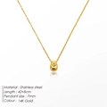 Dettaglio della collana in acciaio dorato 14K con ciondolo a goccia in zircone 7mm - Oro