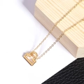 Élégant collier pour femme en acier inoxydable plaqué or 18k signe Balance - Balance