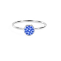 Minimalistischer Silberring mit runder Mikropave-Fassung und blauen Zirkonia-Steinen - März Hellblau - Stahlfarbe