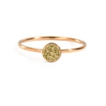 Exquisiter Ring aus roségoldenem Edelstahl mit einer runden Gruppe olivgrüner Kristalle - August Hellgrün - Roségold