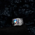 Anillo ancho de plata 925 con textura irregular y piedra de luna colorida - Talla Abierta 14 (Ajustable 12-17) / Oro Blanco