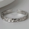 Minimalistische S925 sterling zilveren verstelbare ring met gehamerde textuur afwerking - Verstelbare Maat 14 / S-Dunne Versie (Witgoud)