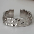 Minimalistische 925 sterling zilveren open ring met een unieke gehamerde textuur - Verstelbare Maat 14 / M-Middelgrote Versie (Witgoud)