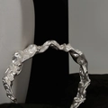 Anillo minimalista de plata de ley S925 con textura de lava abstracta en acabado plateado - Plata 925 / Plateado