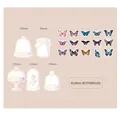 Charmante PET-vlinderstickers in blauw en paars voor transparante DIY-decoratie - Vlinder Tussen Bloemen