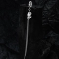 Orecchini a catena con nappa in argento con perla e dettaglio di spine gotiche - Argento 925 / Oro Bianco