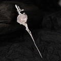 Pasador de pelo de rama plateada con un cristal rosa pulido en forma de corazón elegante - Plata 925 / Oro Blanco