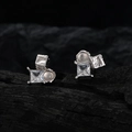 Pendientes de plata S925 con circón cuadrado y ópalo sobre un fondo de carbón vegetal negro - Plata 925 / Oro Blanco