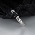 Pendiente de plata S925 con textura de lava e incrustación de gema negra rectangular - Plata 925 / Estilo piedra negra