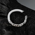 Anillo abierto de plata S925 con esmalte blanco y textura de metal líquido fundido - Talla 14 Ajustable / Esmalte Blanco
