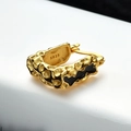 Pendientes de aro en plata S925 dorada con esmalte negro y textura lava irregular - Plata 925 / Chapado en Oro de 18K (Pieza única)