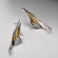Minimalistische S925 Sterlingsilber Blumenohrringe mit goldenen Kontrastdetails - Zweifarbiger Calla-Lilien-Stil (E1352) / 925er Silber