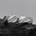 Anello a treccia in argento sterling S925 con cristalli scintillanti in micro-pave - Misura Aperta 14 (Regolabile 12-17) / Oro Bianco