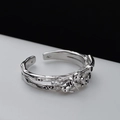 Anillo ajustable de plata de ley S925 con motivo de gato en 3D y textura de relieve - Talla Abierta 14 (Ajustable 12-17) / Oro Blanco