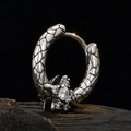 Pendiente huggie de plata S925 vintage con escamas de serpiente y flor de circón - Estilo Estrella Escamas de Serpiente / Plata 925 / Plata Antigua