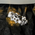 Anello in argento sterling S925 con stelle traforate, perle e cristalli lucidi - Aperto Regolabile / Oro Bianco