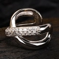 Anello intrecciato in argento S925 con pavé di zirconi e finitura lucida in argento - Argento 925 / Oro Bianco (Singolo)