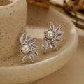 Boucles d'oreilles en argent S925 avec perle blanche et zircons en forme de feuilles - Argent 925 / Plaqué Platine (Avec Fermoirs en Argent)