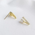 Minimalistische goudkleurige V-oorbellen met sprankelende zirkonia voor dames - 925 zilver / 18K Verguld (Met Zilveren Oorbel Achterkant)