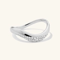 Bague vague irrégulière en argent avec sertissage de zircons et courbe métallique lisse - US 8 / Or Blanc