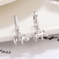 Orecchini a cerchio vintage in argento S925 con pendente a rinoceronte lucido lussuoso - Argento 925 / Oro Bianco