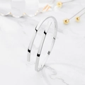 Bracelet manchette ouvert enveloppant en argent sterling S925 poli au design épuré - Argenté