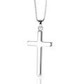 Ciondolo a croce in argento sterling S925 lucido con catena a scatola su sfondo bianco - Pendaglio con catena veneziana da 0,6mm 40+5cm