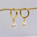 Elegantes pendientes de aro en plata S925 con perlas blancas y acabado en oro brillante - Cuenta de 8mm / Dorado