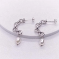 Elegante S925 Sterling Silber Kettchen-Ohrringe mit polierten weißen Barockperlen-Anhängern - Vollständiges S925 Sterling Silber / Weißgold