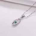 Collana con ciondolo mano di Fatima in argento S925 e gemma verde su seta bianca - Solo Pendente (Senza Catena) / Oro Bianco
